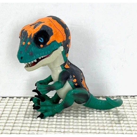 Wow Wee SCRATCH Untamed‎ Fingerlings Raptor Dinosaur T-Rex