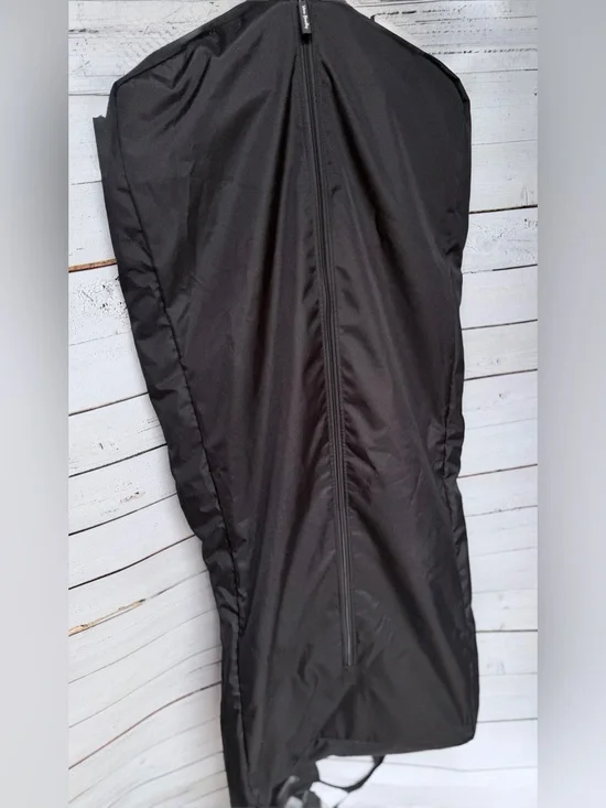 Vera Bradley Classic Black Quilted Hanging Garment Bag – Retired