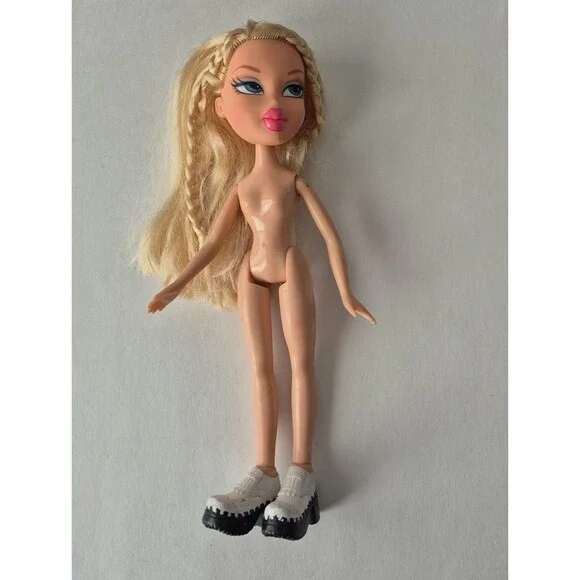 Bratz Play Sportz Cloe Cheerleader Fashion Doll VTG 2001 No Clothes 9 IN