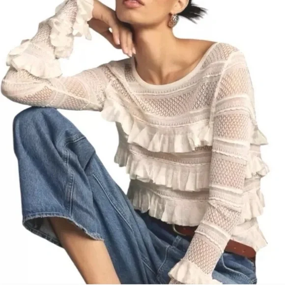 ANTHROPOLOGIE WHITE RUFFLE CROCHET KNIT CROPPED SWEATER TOP. Size MEDIUM.