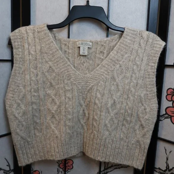Ruby Moon Cable Knit Sleeveless Top - Cream Size Large Academia