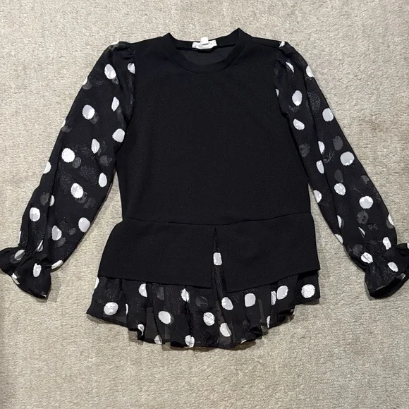 Zoey & Leelo black & white polka dot top S