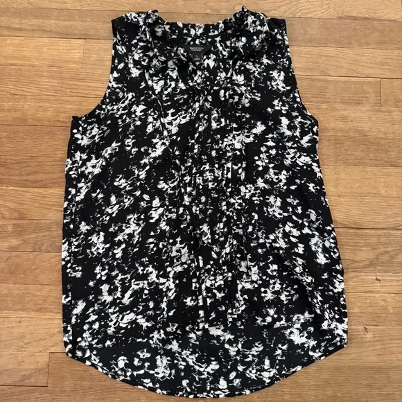 Simply Vera black white sleeveless slip on blouse size small S b52