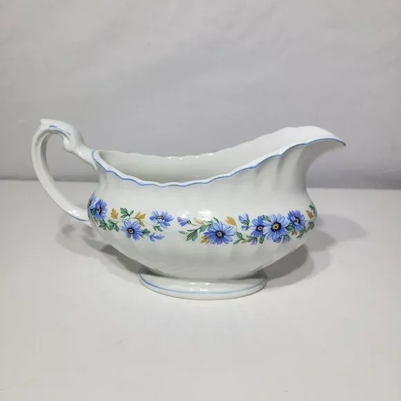 J and G Meakin of England Classic White Fluted Ceramic‎ Gravy Boat