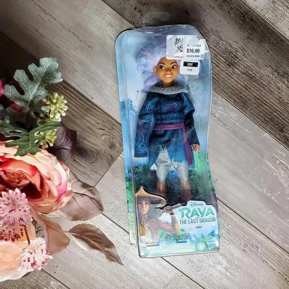 DISNEY Raya And The Last Dragon SISU Fashion Doll 11