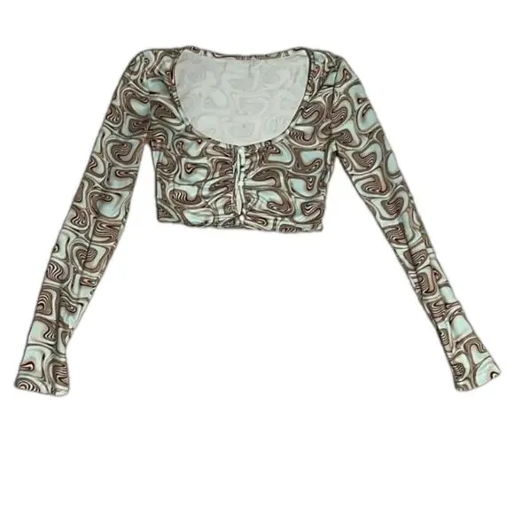 size xs cropped pattern long sleeve top with buttons detail