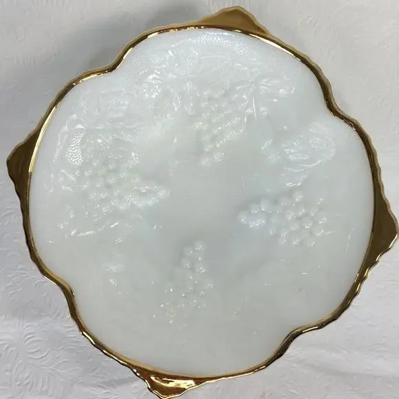 Anchor Hocking‎ Milk Glass Pressed Grapes Bunches Bowl W/Gold Trim Vintage