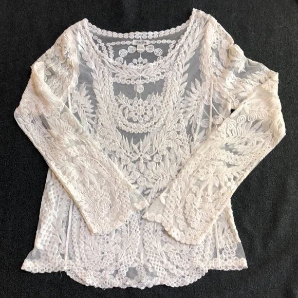 Woman’s Crewneck Ling Sleeves Lace Shirt Cream White One Size