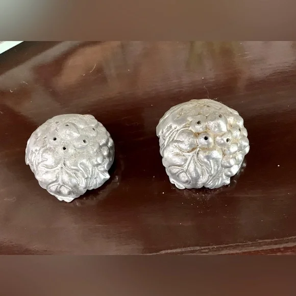 Arthur Court Salt/Pepper Tops
