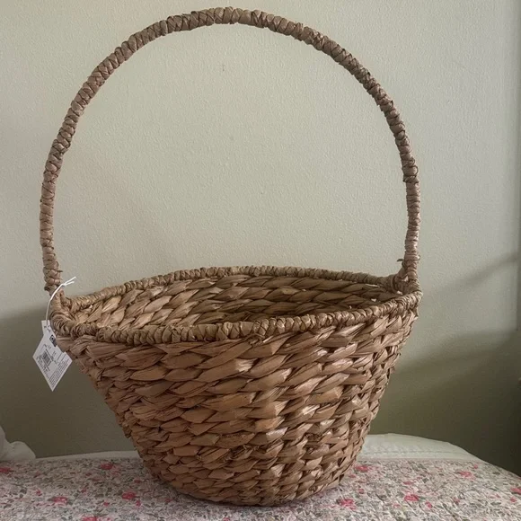 Pottery Barn Natural Seagrass Basket with Tall Handle