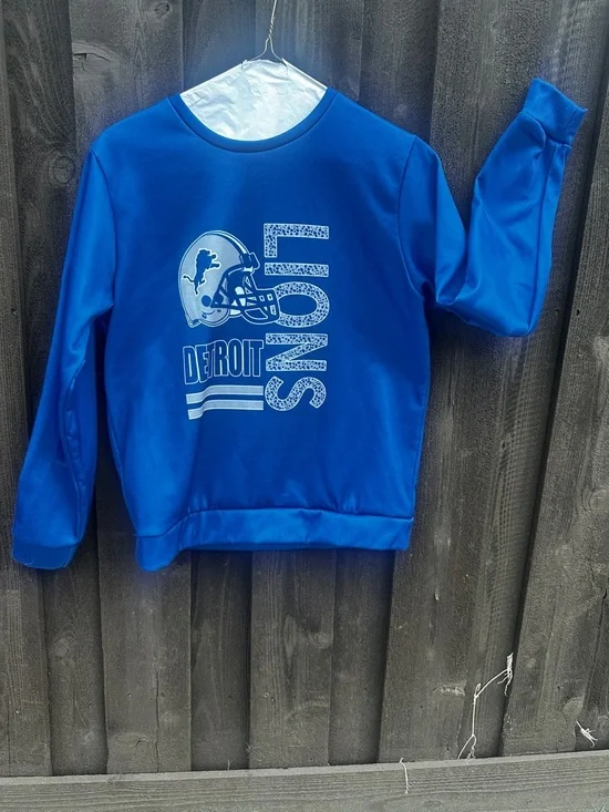 Detroit Lions sweatshirt EUC blue sheen white fleece interior women's medium