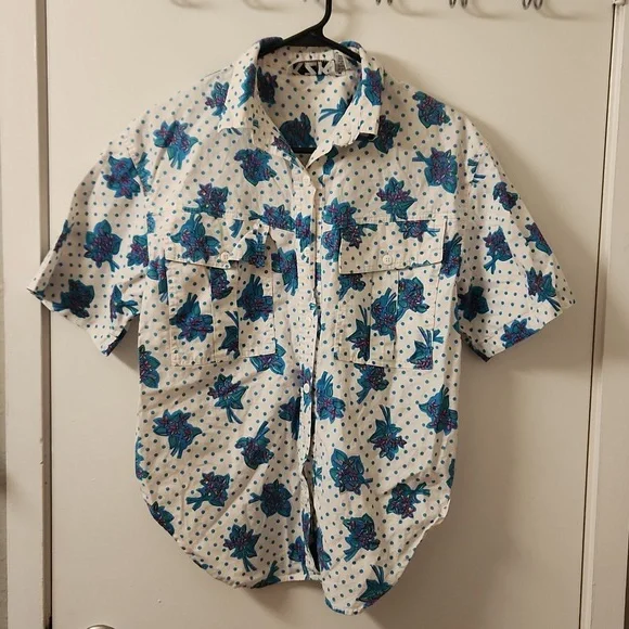 Vnt Kzk shorth sleeve button up size M