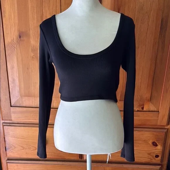 Zara Black Women's long sleeve Crop Top. Size Medium.