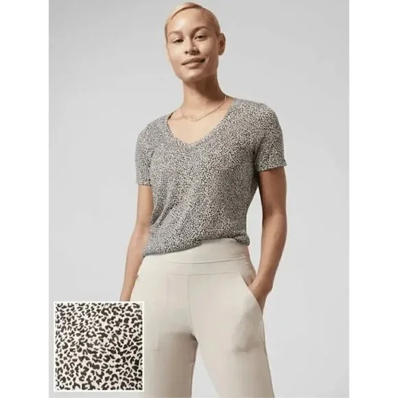 Athleta Breezy Scoop V-Neck Animal Print Short Sleeve T-Shirt XXS