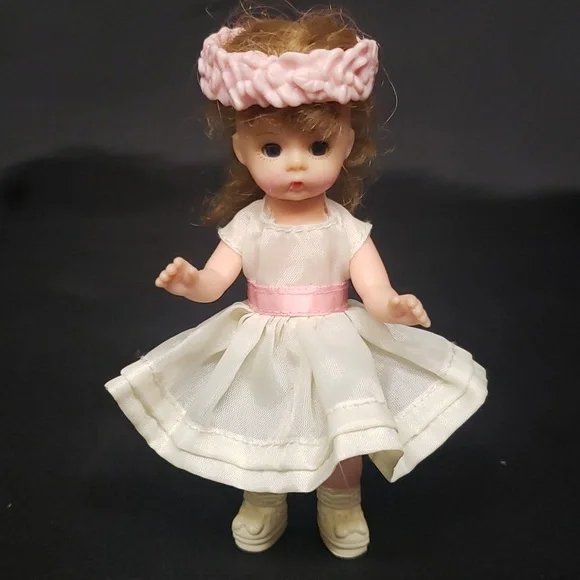 Vintage 2003 Madame Alexander 