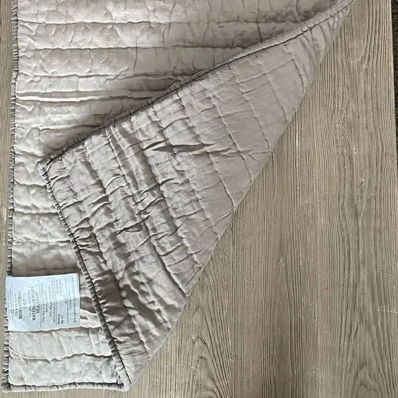 Pottery Barn Elegant 2 toned Tan Quilted Bed Pillow Sham