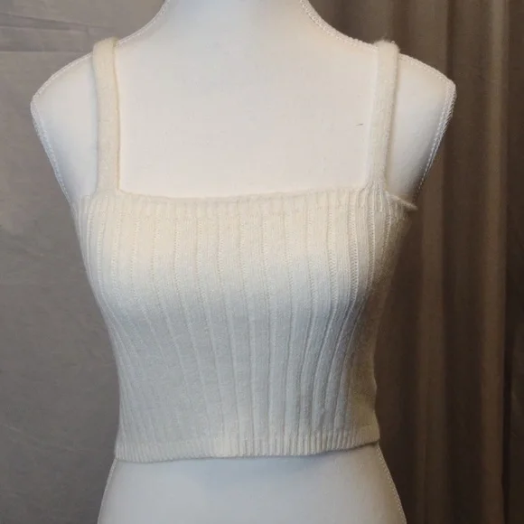 Beginning Boutique crop sweater tank top