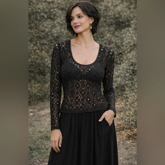 Free People Black Top Scoop Neck Long Sleeve Vamp Romantic Festival size Small