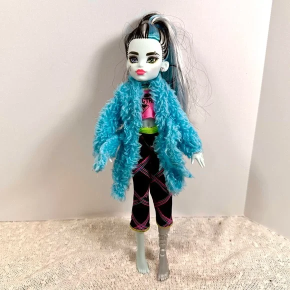 MONSTER HIGH  Creepover Party Frankie Stein doll