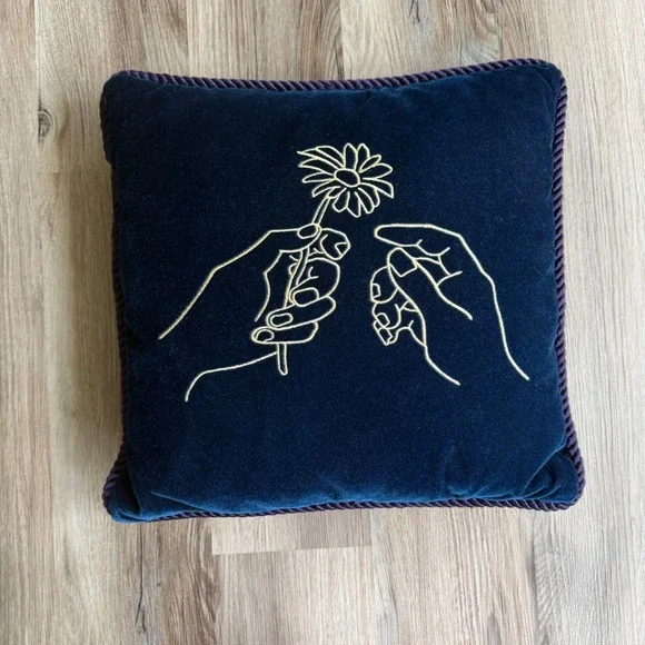 Pottery Barn Navy Blue Velvet Embroidered Hands Daisy Throw Pillow Gold Trim 15