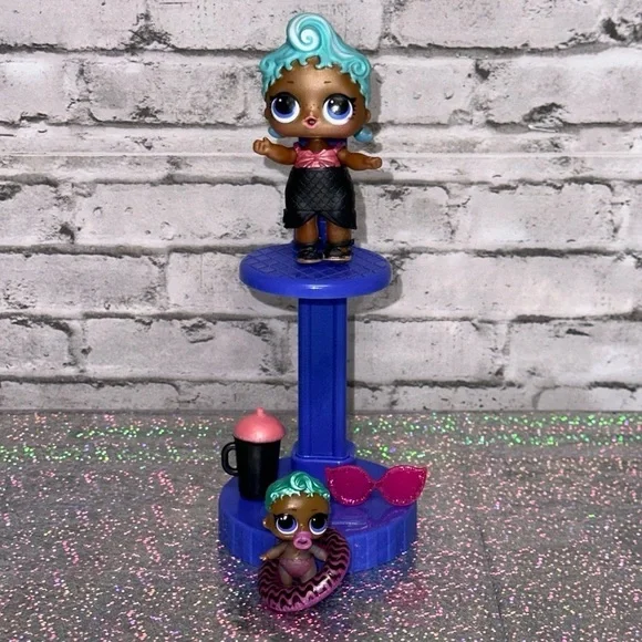 L.O.L. Surprise! PEARL Precious Lil Precious Dolls Swim Club Ring Bottle Glasses