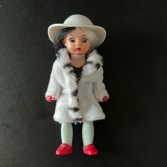 2004 Madame Alexander McDonald’s Happy Meal 101 Dalmarians Cruella deVil