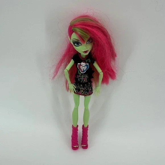 Monster High 2008 Mattel Venus McFlytrap Doll Pink Hair Green Outfit‎ Shoes