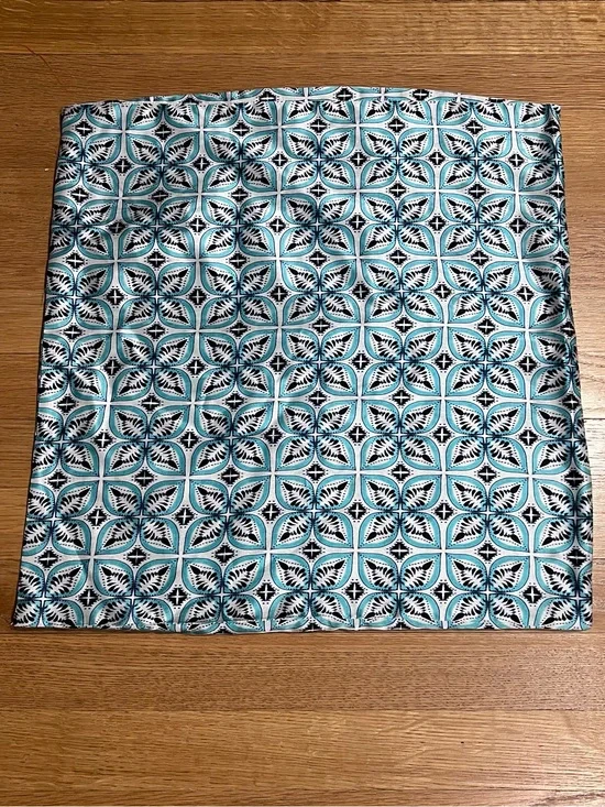 Pottery Barn Torrey Scarf Print Pillow Cover, Moroccan Print, Silk 18” x 18”