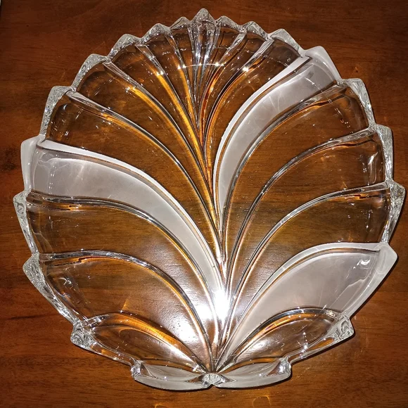 Mikasa Bolero Elegant Glass Leaf-Shape‎ Platter 11