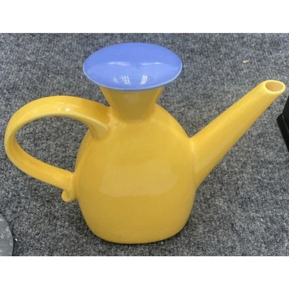 Lindt-Stymeist Colorways Yellow Cruet Oil Vinegar Pitcher Blue Lid MCM Japan