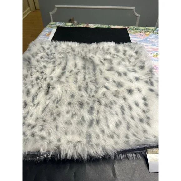 Pottery Barn White Gray Snow Leopard Faux Fur Pillow Cover 18x18”