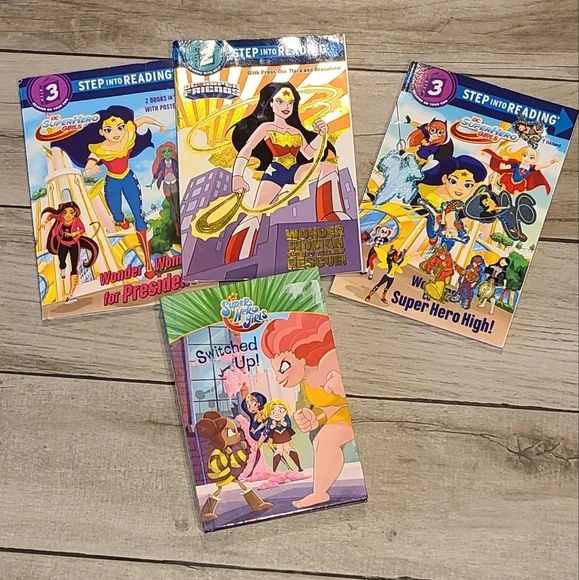 🐣DC superhero girls book bundle🍉🎠 🌸 🍀 ✨️ 🏵💫🧋☃️🦋🍍🐠🍬🍿🍕🐬