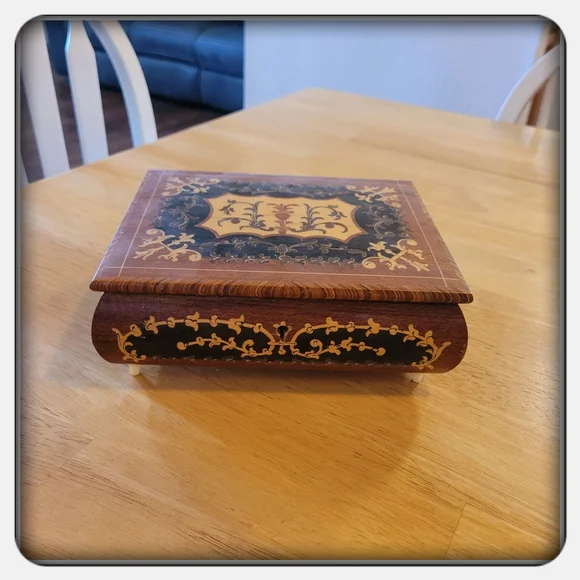 Vintage Italian Handcrafted Inlaid Wood Musical Jewelry Box
