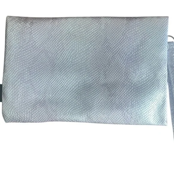 Ipsy cosmetic travel makeup bag pouch silver snake skin pattern zipper logo NWNT