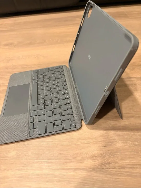 Logitech Combo Touch for iPad 10th Gen