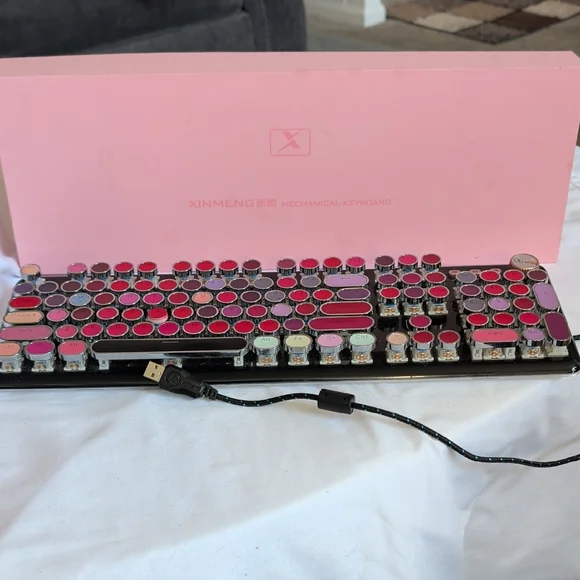 Pink Retro Round-Key Mechanical Keyboard - Wired USB