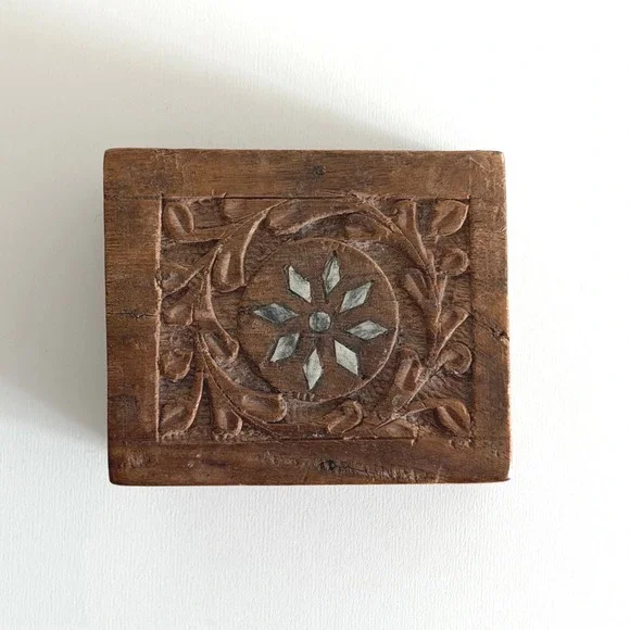 Vintage Handcarved Wood Box Jewelry Small Brown Floral Ornate Primitive‎