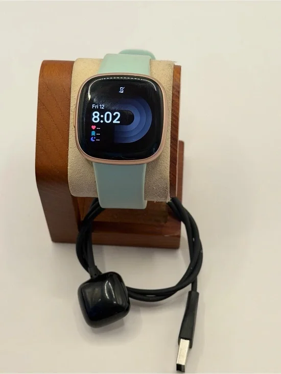 Fitbit Versa 4, Tested, Very Good, Rose Gold, Charger Included, Smartwatch