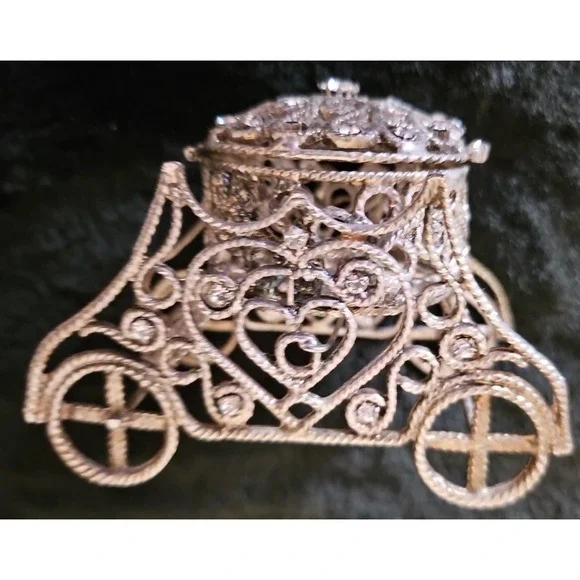 Carriage trinket box with jewels