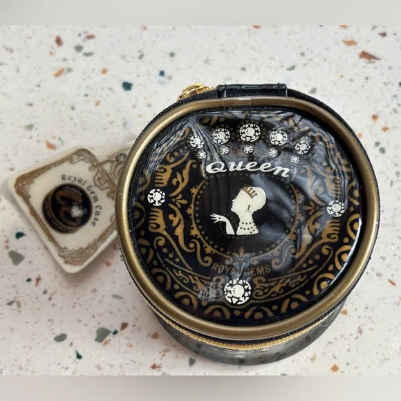 Blue Q Queen Jewelry Case Travel Organizer Black Gold Round Zip VTG‎ Style