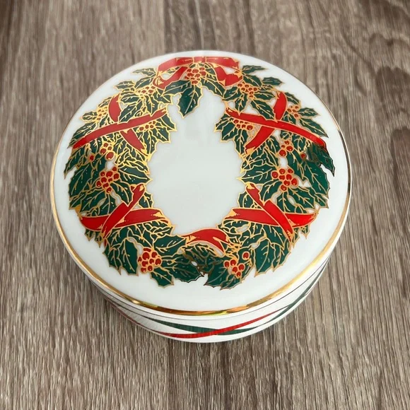 Trinket‎ box
