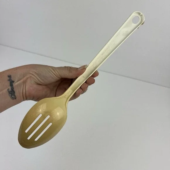 VTG Almond Beige Tailor Made Products Plastic Nylon Utensil Slotted Spoon Flaw‎