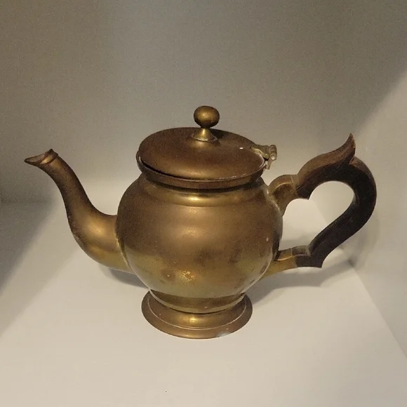 Vintage Classic Brass Teapot with Curved wooden Handle