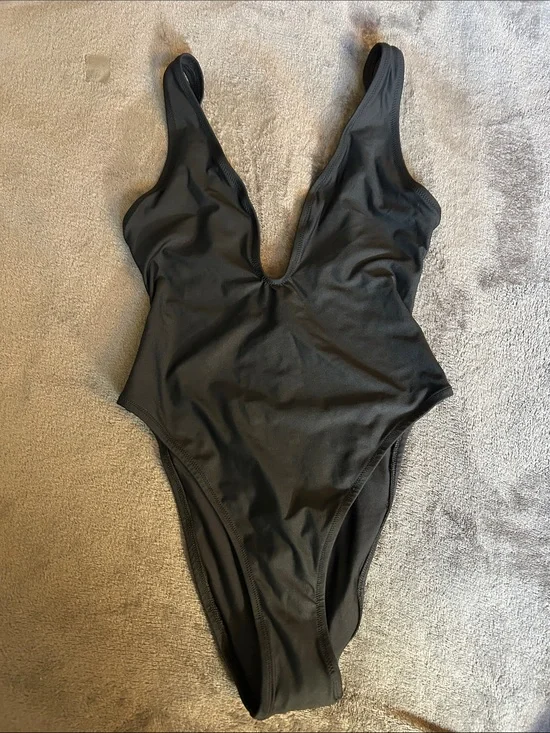 SKIMS Black (Signature Swim Plunge One Piece) Small