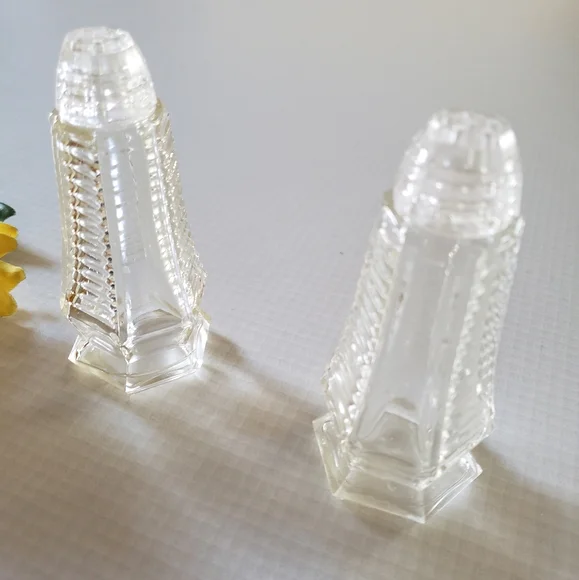 Just In: Beautiful pair of Vintage Salt and Pepper Shaker Set.
