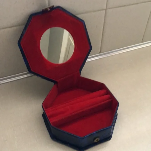 Octagon‎ Shape Vinyl VINTAGE Jewelry case with mirror Tapestry front