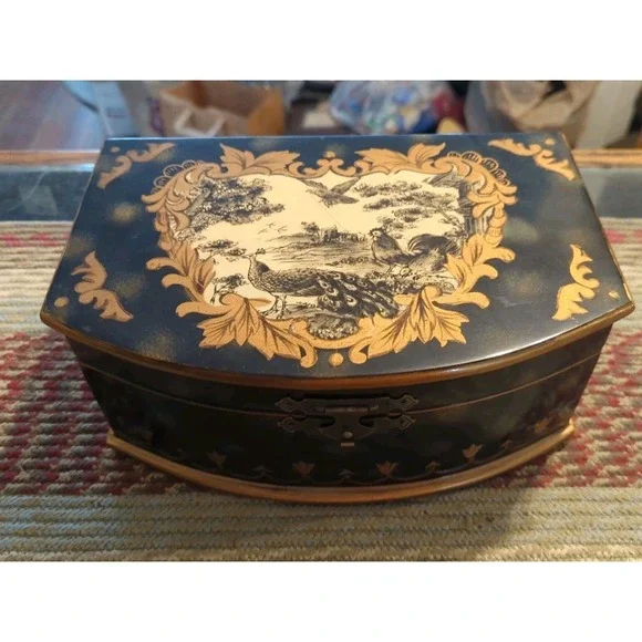Vintage Jewelry Storage Lacquer Box‎ Peacock Design Very Pretty!