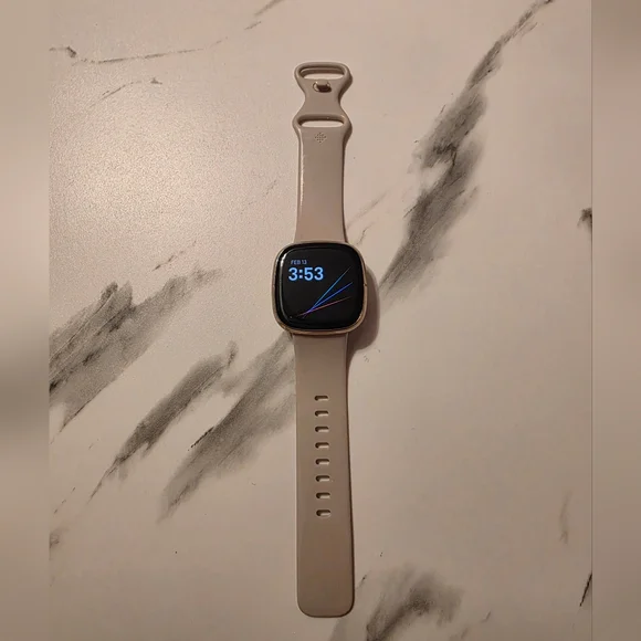 Elegant Cream Smartwatch with Advanced Features