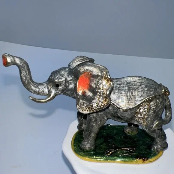 Jeweled Elephant Gray Enamel‎ Trinket Box Hinged Gold Trim Magnetic Closure