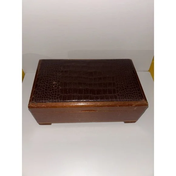 Vintage Wooden Jewelry Keepsake Music Box Brown Faux Leather Top Storage WORKS